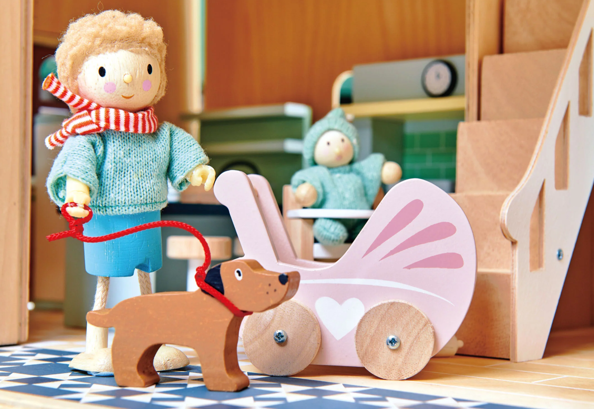 Tender Leaf Toys poppenhuis popje meneer Goodwood en zijn hondje